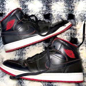 Air Jordan 1 Mid ‘Black Red’ Size 12